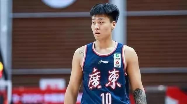 ”前瞻NBA常规赛前瞻：休斯顿火箭VS印第安纳步行者火箭上一场比赛在客场以106-104险胜鹈鹕，球队在经历一波连败之后，近况有所回暖，拿下2连胜，与鹈鹕的比赛中，阿尔佩伦-申京出战38分钟，砍下37分11篮板6助攻1抢断1盖帽，带领球队取胜，贾巴里-史密斯二世也有26分11篮板的两双数据进账，其他球员虽然只有弗雷德-范弗利特上双，但全队10人上场全都有得分进账；本场比赛火箭是主场作战，球队本赛季在主场的战斗力非常强劲，目前主战14场比赛取得12场胜利。